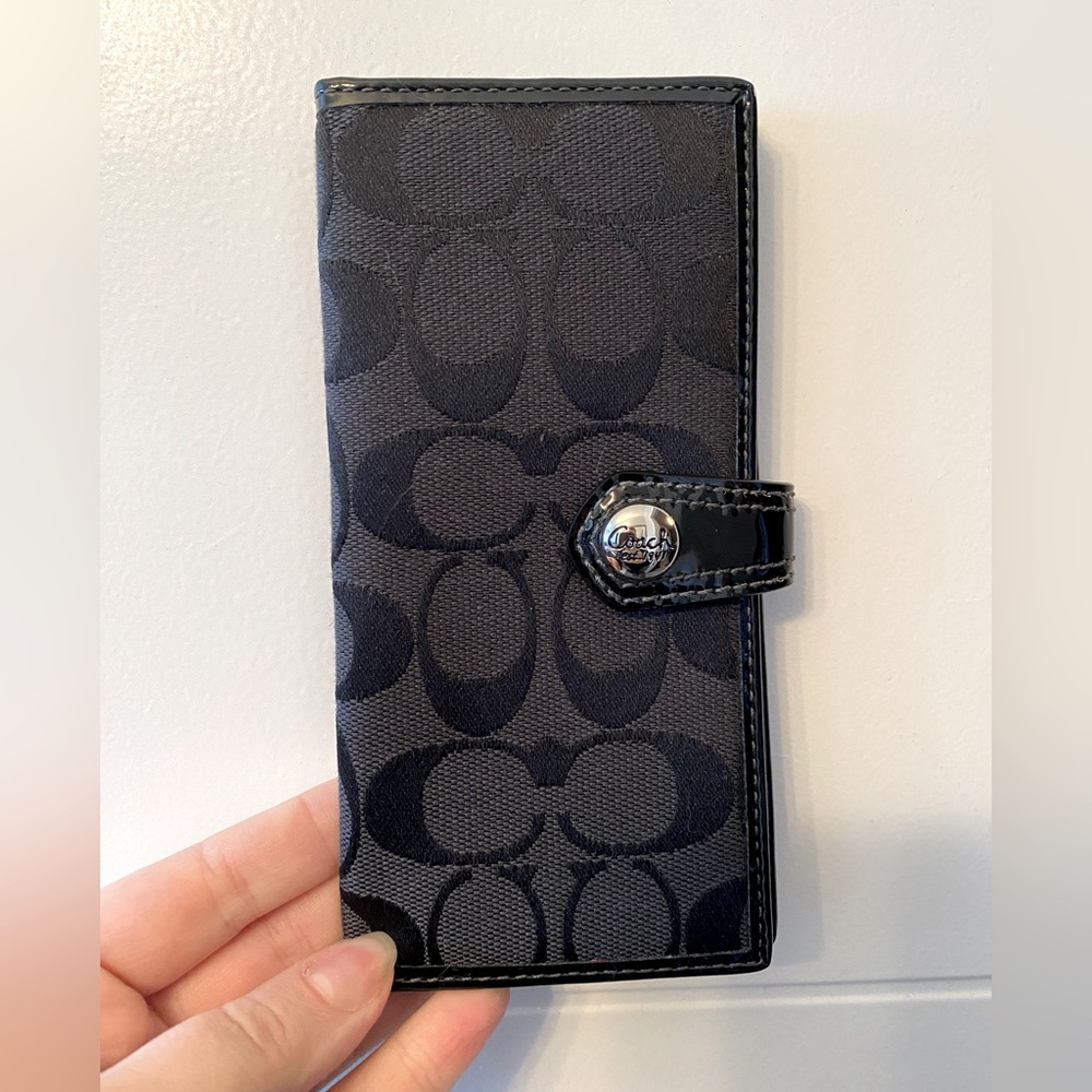 COACH -Black Wallet with snap closure